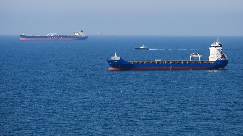 Пробка у берегов Турции насчитывает 26 танкеров, пишут СМИ