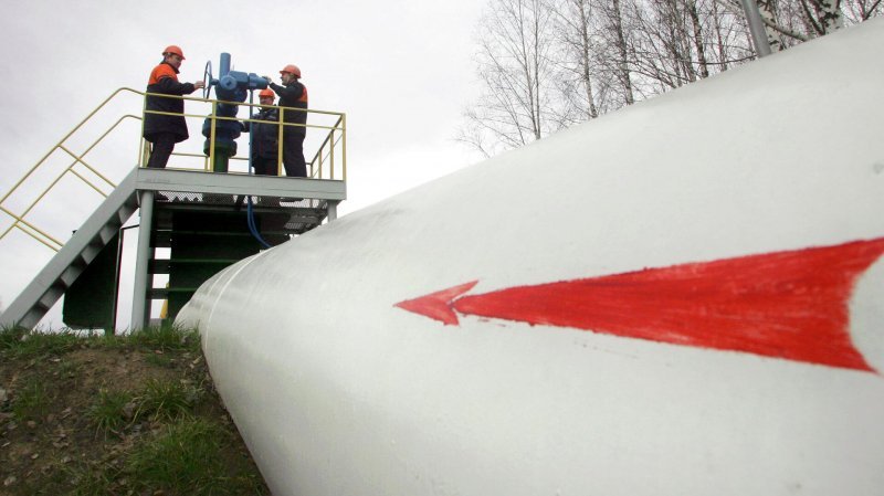 Россия сохранит объем прокачки нефти через Украину, заявили в МИД