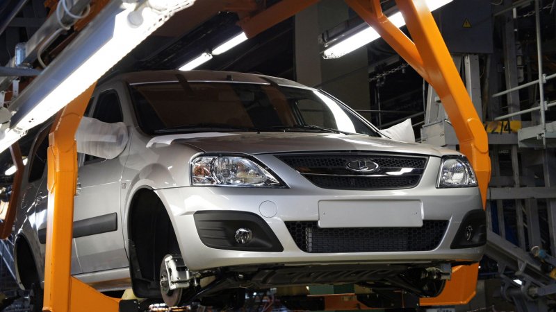 "АвтоВАЗ" планирует производить на бывшем заводе Nissan кроссоверы и седаны