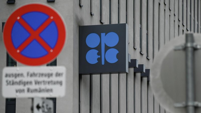 Эксперт прокомментировал введение потолка цен на российскую нефть