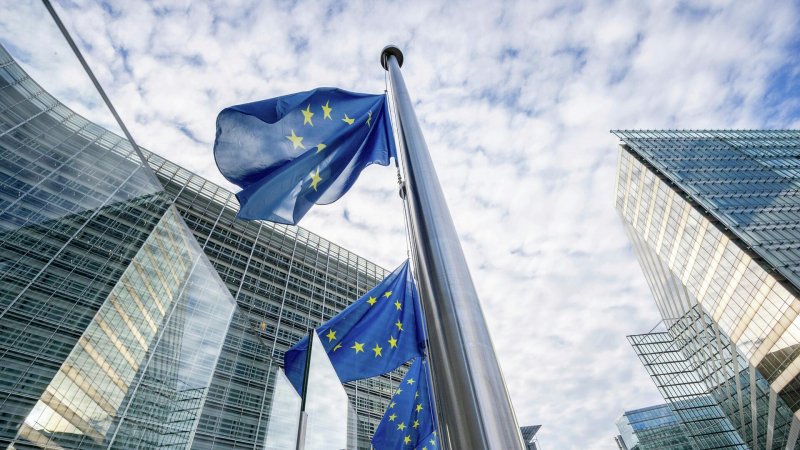 ЕС запретил покупать доли в российских энергетических компаниях