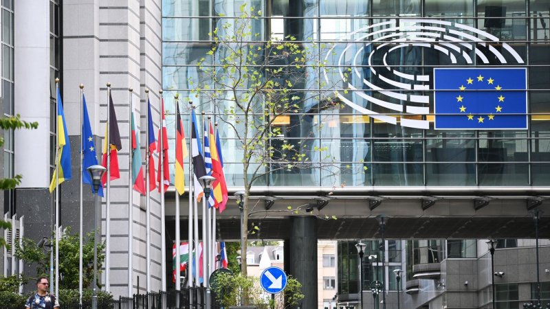 Евросоюз ввел санкции против МКБ и Дальневосточного банка