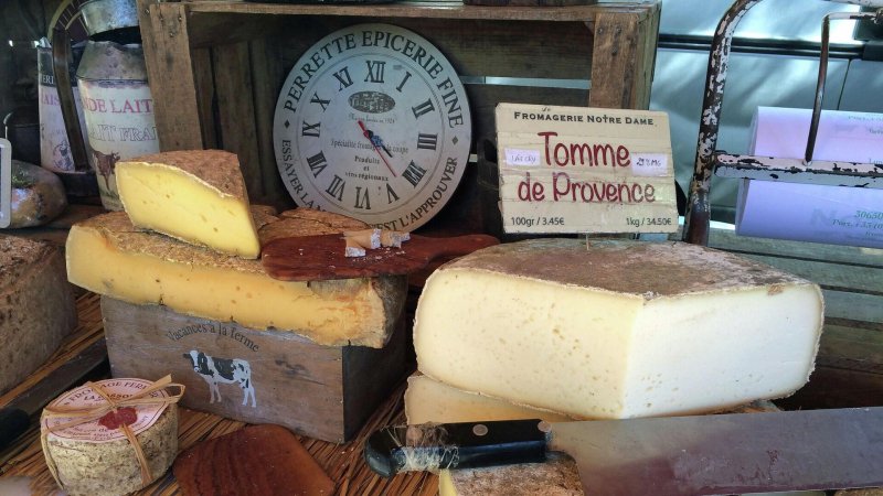 Французские производители попросили магазины поднять цены на продукты