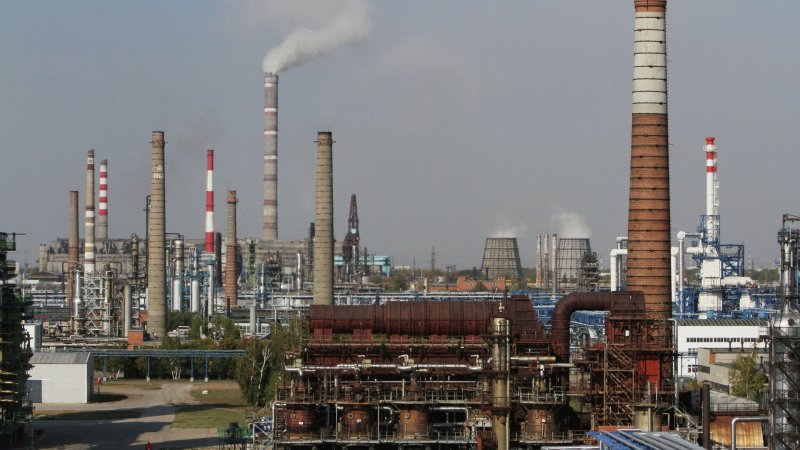 "Газпром нефть" планирует в 2023 году запустить катализаторное производство