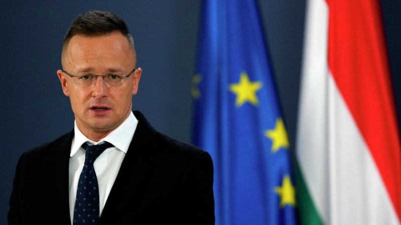 Глава МИД Венгрии заявил, что потолок цен на нефть вредит экономике ЕС