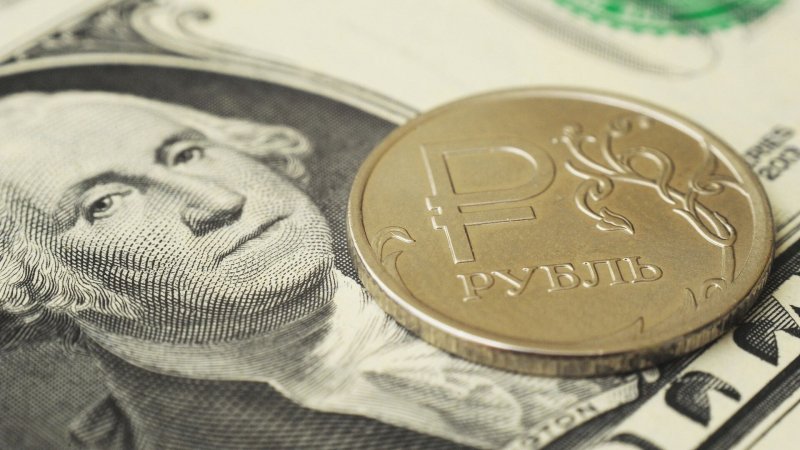 Инвестконсультант раскрыл, почему доллар по 50 рублей реальнее, чем по 100