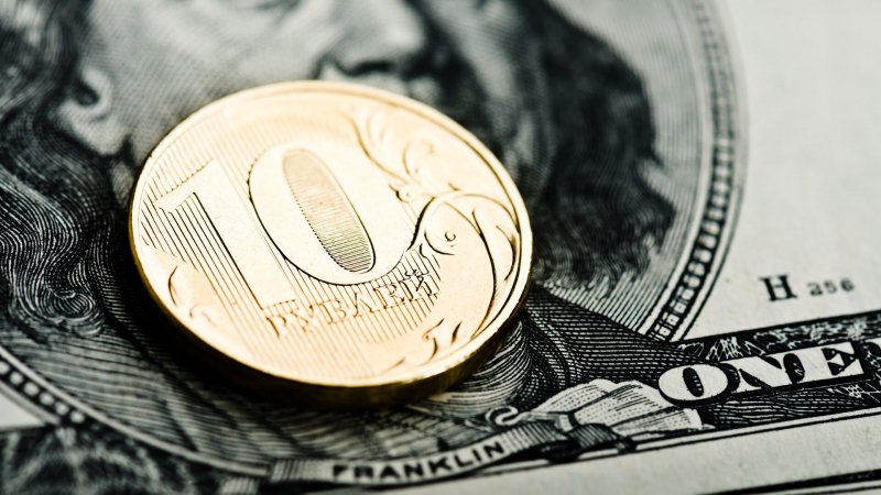 Курс доллара по итогам торгов на Мосбирже вырос до 70,4 рубля