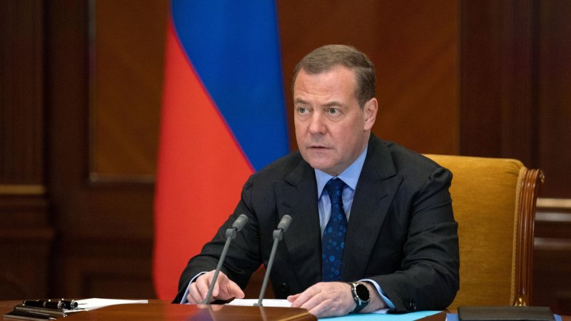 Медведев обвинил Запад в разрушении принципов рыночной экономики