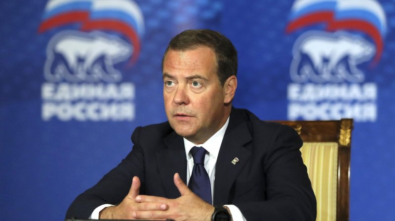 Медведев сделал "футуристический прогноз" на 2023 год