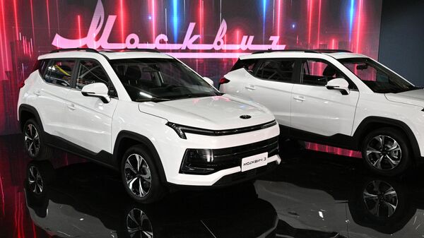 Продавать автомобили "Москвич 3" начнут в столице не ранее января