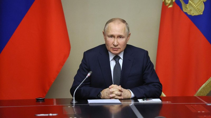 Путин поручил утвердить стратегию развития беспилотной авиации