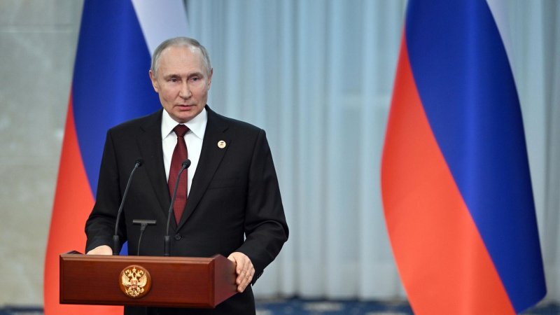 Путин разрешил недружественным странам платить в валюте за долги за газ