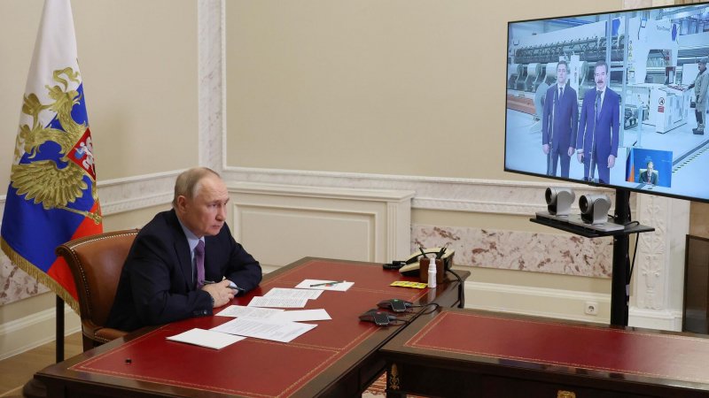 Путину рассказали о планах импортозамещения в области полимерной продукции