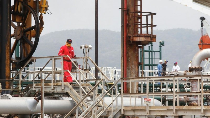 Россия заинтересована в увеличении добычи нефти в Венесуэле, заявил Новак