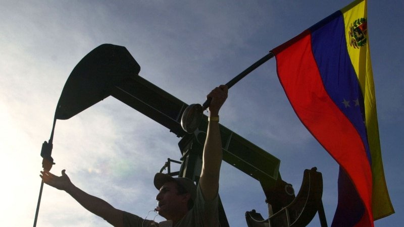 Россия заинтересована в увеличении добычи нефти в Венесуэле, заявил Новак
